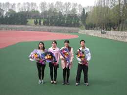 2011奖学金获奖学员南财合影